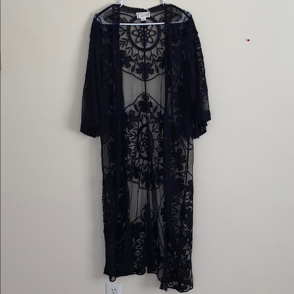 Black lace Loveriche Kimono - Picture 2 of 6